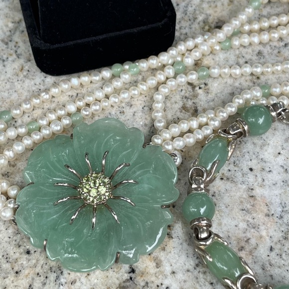 Genuine Green Jade Sterling Silver Flower Necklace bracelet and earring set - Picture 4 of 10